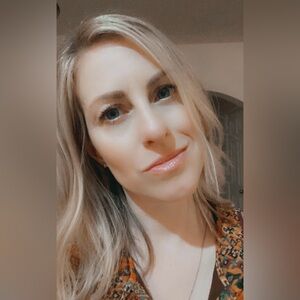 Meet your Posher, Chanel